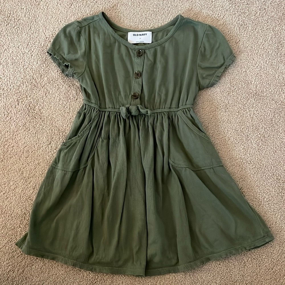 Toddler dress, 3T. It ran big on my daughter, more like a 4T.